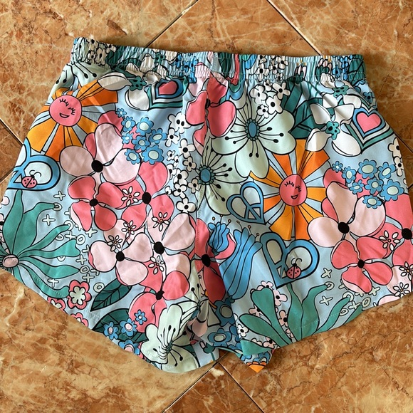 Adidas girls floral running shorts sz XL (16) - Picture 4 of 4